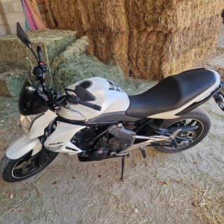Kawasaki ER6n Blanca y Negra