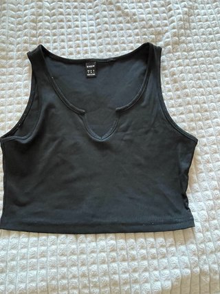 Top negro Shein escote V