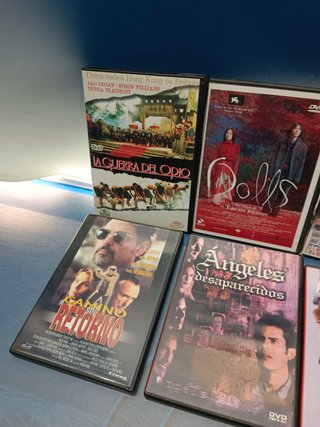 Lote de 8 DVDs con películas de drama, suspense y thriller.