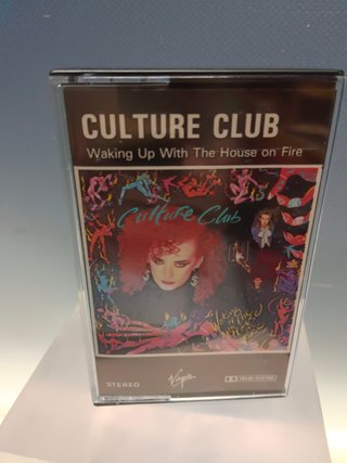 Cinta de casete: Culture Club - Waking Up With The House on Fire. Virgin, Capitol.