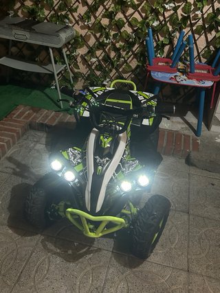 Quad infantil verde y blanco