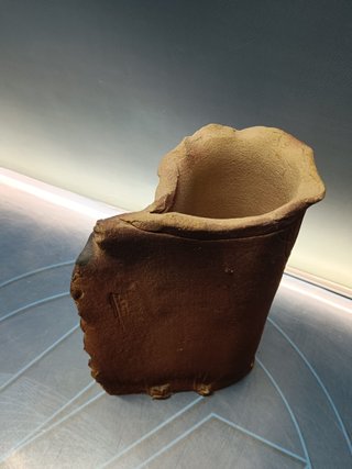Escultura, florero, cerámica 26 cm.