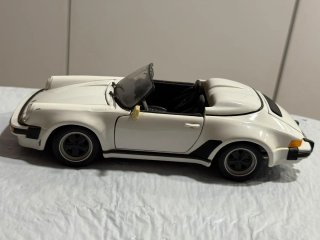 Porsche 911 Speedster (1989) – Maisto 1:18