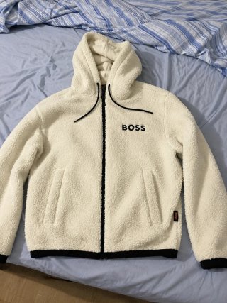 Chaqueta BOSS borreguito capucha Talla S como M