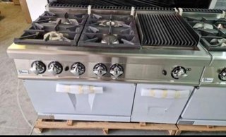 Cocina Industrial 4 fuegos con horno y barbacoa