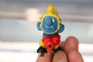 Figura PVC. Puffo hockey su ghiaccio con porta. I Puffi.
