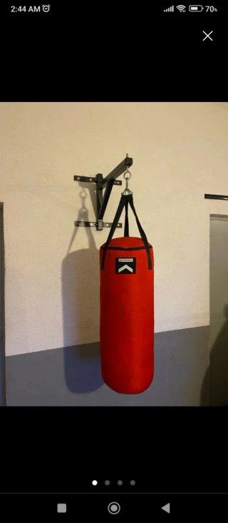 Soporte pared saco boxeo Muay Thai