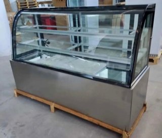 Vitrina refrigerada de pastelería curva