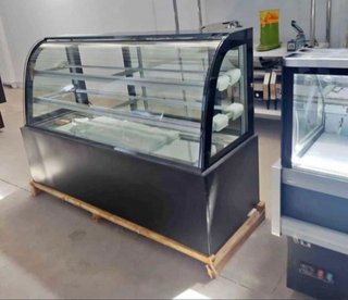 Vitrina refrigerada de pastelería curva