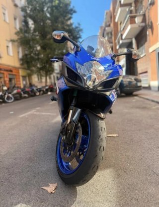 Suzuki GSX-R Azul y Blanco