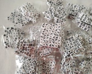 Lote Megapack 1779 Cuentas de Letras para Pulsera