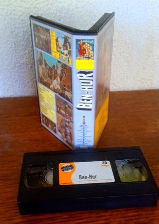 LOTE: "4 PELÍCULAS CLÁSICAS VHS".