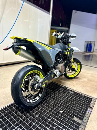 Husqvarna 701 Supermoto