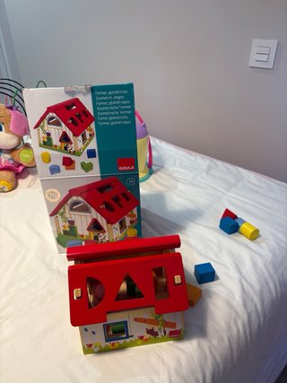Casita de madera para aprender figuras