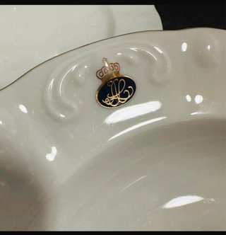 Vajilla porcelana blanca detalles dorados
