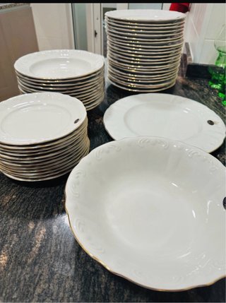 Vajilla porcelana blanca detalles dorados