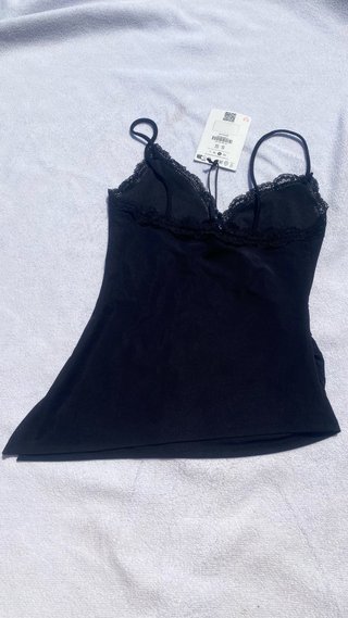 Top de tirantes con encaje de Bershka (Nuevo con