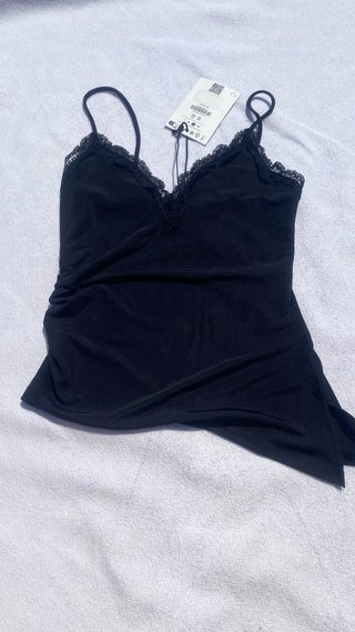 Top de tirantes con encaje de Bershka (Nuevo con
