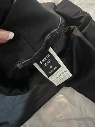 Pantalón negro largo ajustado