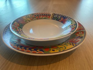 Juego de vajilla y tazas de café