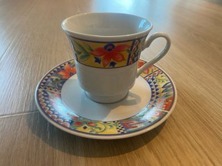 Juego de vajilla y tazas de café