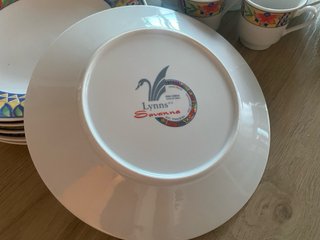 Juego de vajilla y tazas de café