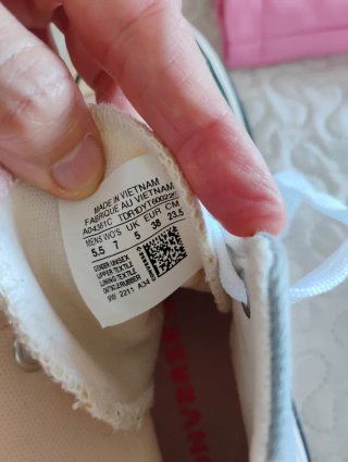 Converse rosas y blancas
