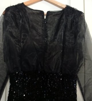Abito da sera con paillettes nero