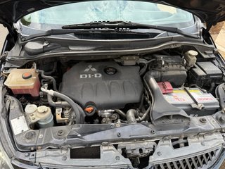 Mitsubishi Grandis 2005