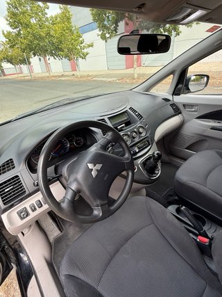 Mitsubishi Grandis 2005