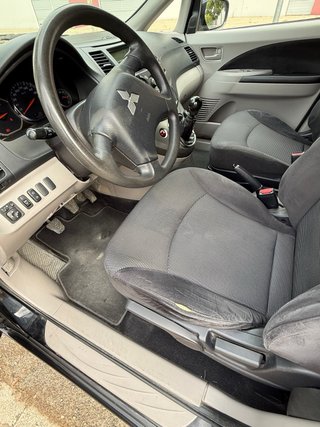 Mitsubishi Grandis 2005