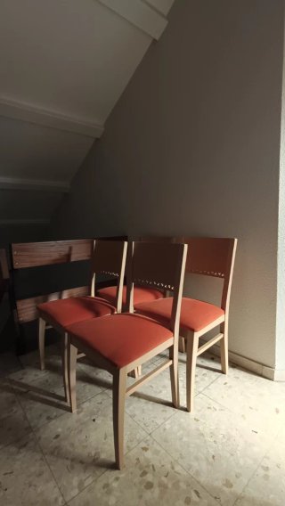 Conjunto de 4 sillas de madera y tela