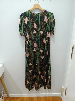 Vestido floral negro y rosa