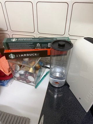 Cafetera Nespresso Blanca( con varias cápsulas).