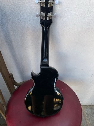 Ukelele Eléctrico Negro Vintage