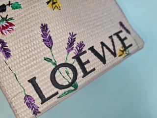Bolso Loewe Beige Flores Bordadas