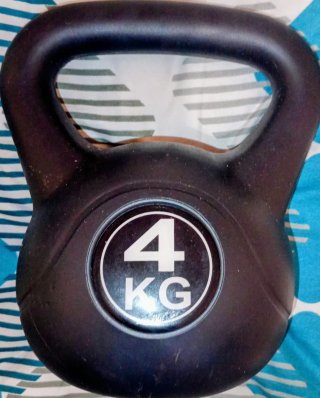 Pesa Rusa Kettlebell 4 KG Negra
