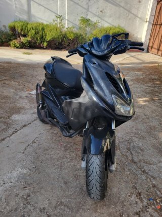 Se vende Yamaha Aerox Negra