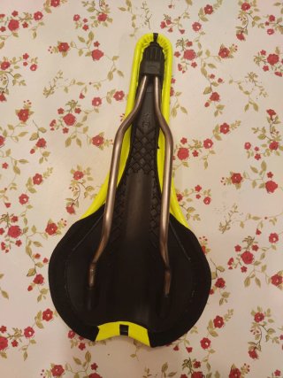Sillín Essax Adrenaline Amarillo nuevo.