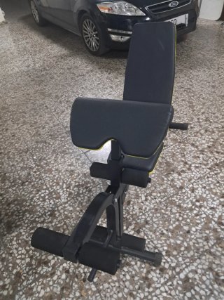 Banco de pesas para bíceps y cuádriceps
