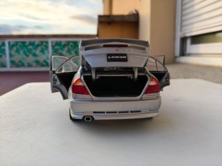 Autoart Mitsubishi Lancer Evo VI 1/18 Gris