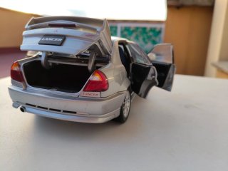 Autoart Mitsubishi Lancer Evo VI 1/18 Gris