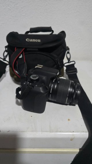 Cámara Canon EOS 1200D + Bolso+ trípode+ tarj 32gb