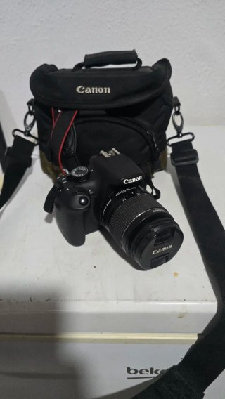 Cámara Canon EOS 1200D + Bolso+ trípode+ tarj 32gb