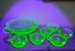Ponchera y 6 tazas cristal uranio