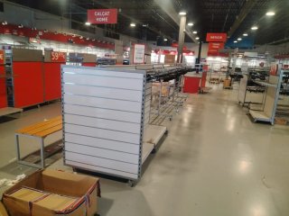 Estanterías y accesorios para tienda
