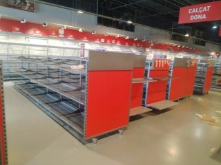 Estanterías y accesorios para tienda
