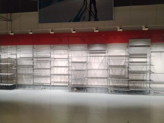 Estanterías y accesorios para tienda