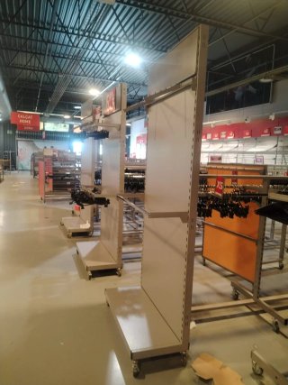 Estanterías y accesorios para tienda