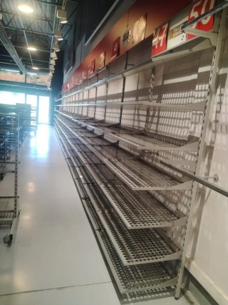 Estanterías y accesorios para tienda